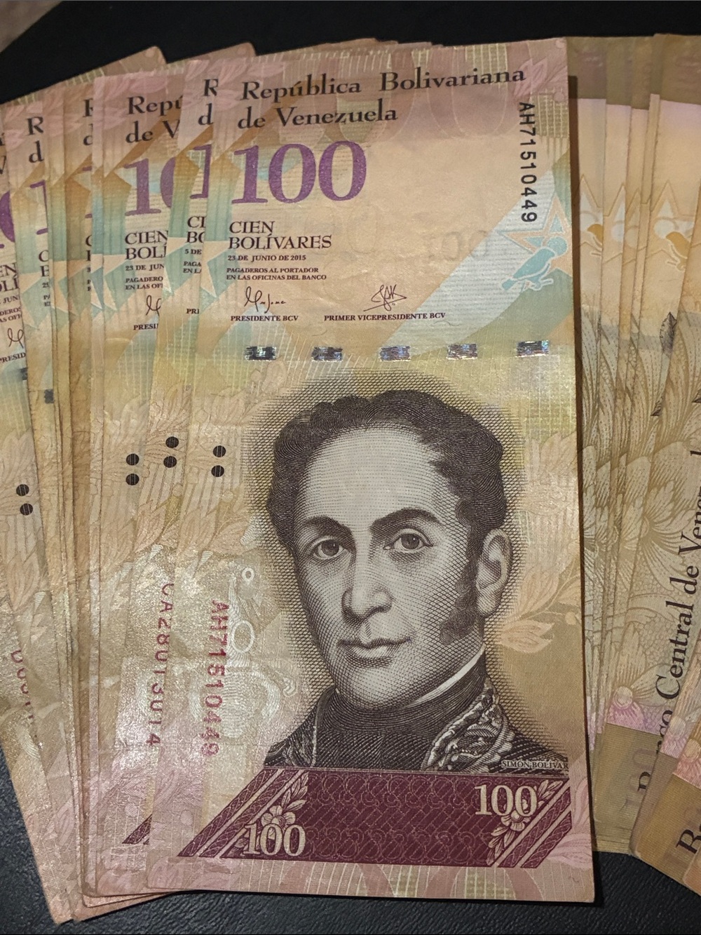 Venezuela 🇻🇪Banknote Collectable Currency 100 Bolívares - Circulated - LOT of 2